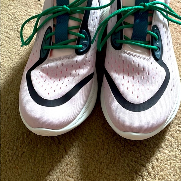 Nike Women Shoes - Picture 1 of 6